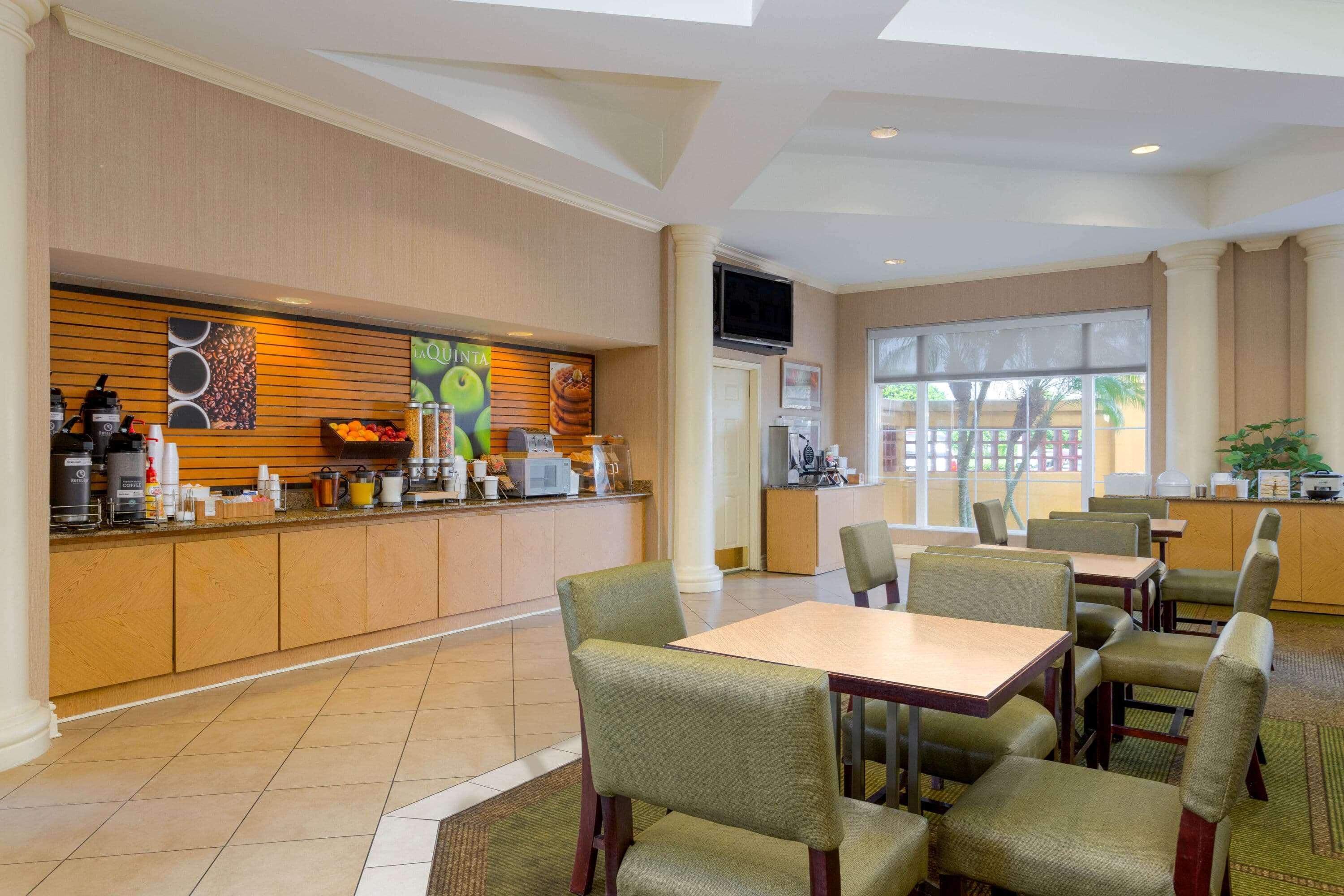 La Quinta By Wyndham Lakeland West Exterior photo